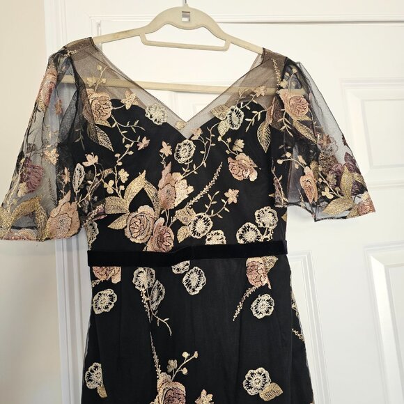 Marchesa Notte Floral Embroidered V-Neck Cape Flutter Sleeve Gown Size 2 - Picture 2 of 12